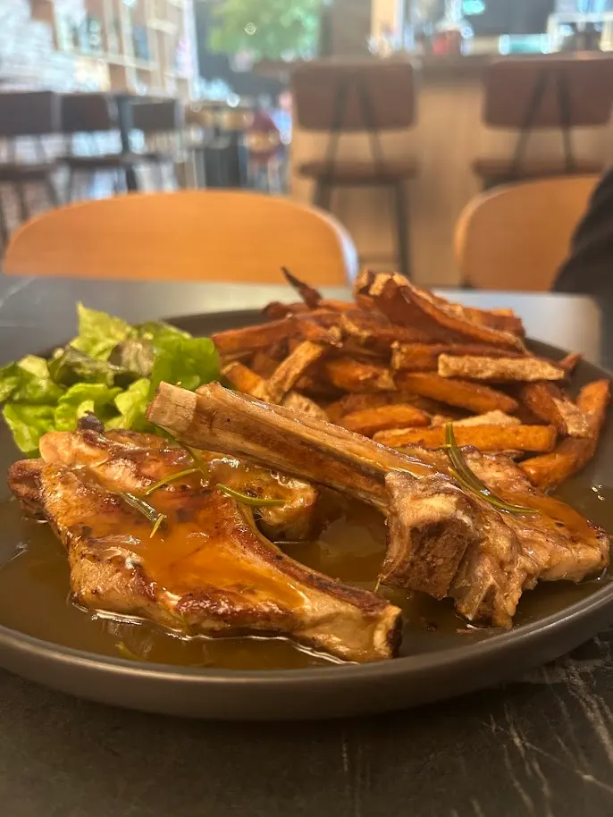 Détail de table au restaurant Bières et Plaisirs